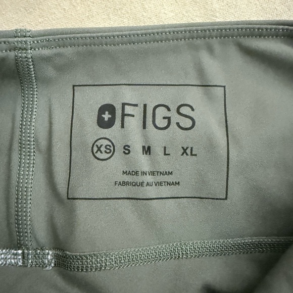 FIGS Olive Technical Collection Top - Picture 10 of 11